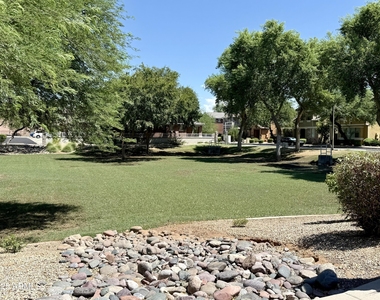 3708 E Kerry Lane - Photo Thumbnail 21