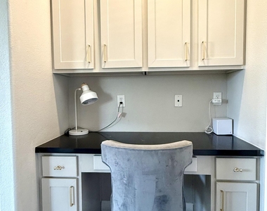 3708 E Kerry Lane - Photo Thumbnail 4