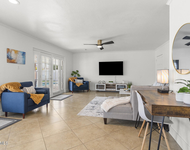 8315 E Devonshire Avenue - Photo Thumbnail 11