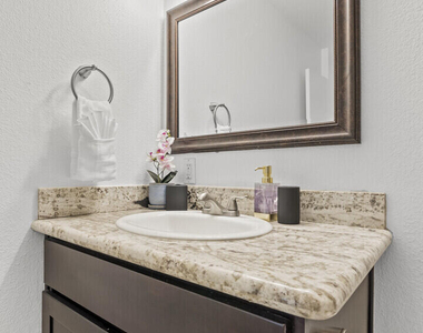 8315 E Devonshire Avenue - Photo Thumbnail 20