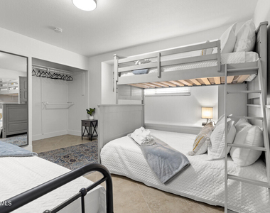 8315 E Devonshire Avenue - Photo Thumbnail 17
