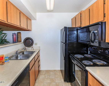 3040 E Shea Boulevard - Photo Thumbnail 2