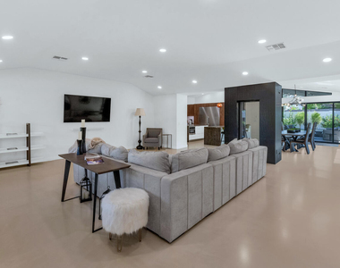 3420 E Oregon Avenue - Photo Thumbnail 4