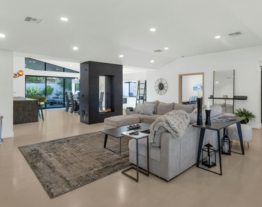 3420 E Oregon Avenue - Photo Thumbnail 3