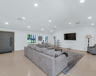 3420 E Oregon Avenue - Photo Thumbnail 2