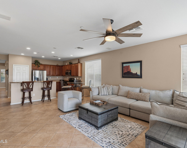 41112 N Prestancia Drive - Photo Thumbnail 11