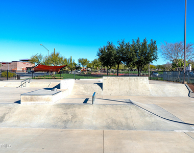 41112 N Prestancia Drive - Photo Thumbnail 45