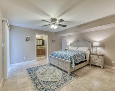 9445 N 94th Place - Photo Thumbnail 10