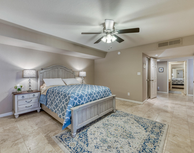 9445 N 94th Place - Photo Thumbnail 11