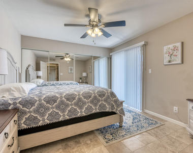 9445 N 94th Place - Photo Thumbnail 13