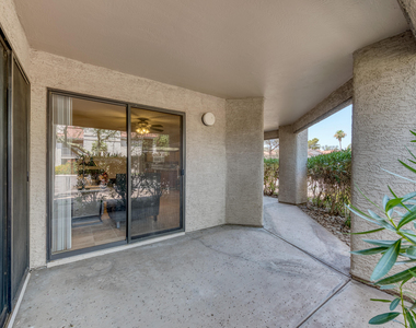 9445 N 94th Place - Photo Thumbnail 16