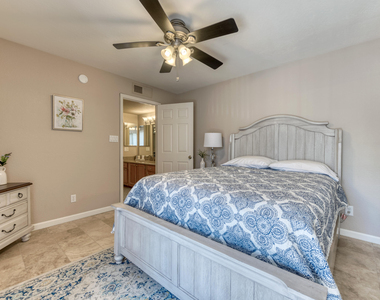 9445 N 94th Place - Photo Thumbnail 14