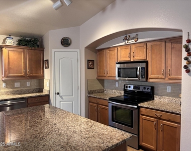 22499 N Dietz Drive - Photo Thumbnail 11