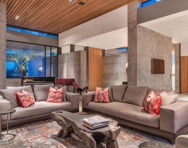 4446 E Mockingbird Lane - Photo Thumbnail 7