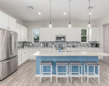 371 N 157th Lane - Photo Thumbnail 9