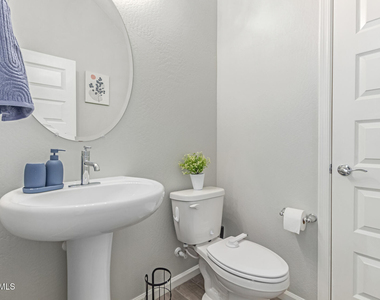 371 N 157th Lane - Photo Thumbnail 12