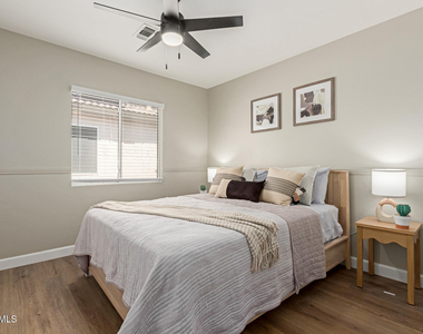 12430 W Willow Avenue - Photo Thumbnail 15