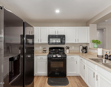 12430 W Willow Avenue - Photo Thumbnail 7