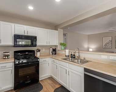 12430 W Willow Avenue - Photo Thumbnail 8