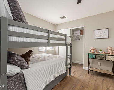 12430 W Willow Avenue - Photo Thumbnail 14