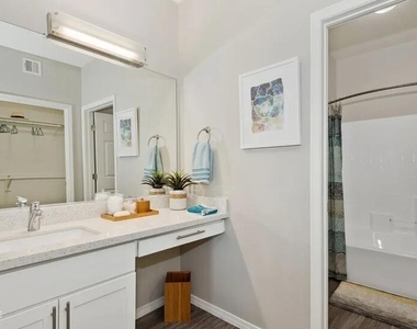 15801 S 48th Street - Photo Thumbnail 3