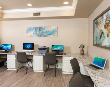 5120 E Hampton Avenue - Photo Thumbnail 11