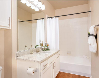 5120 E Hampton Avenue - Photo Thumbnail 6