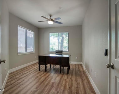 15252 N 100th Street - Photo Thumbnail 7