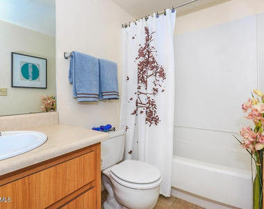 3040 E Shea Boulevard - Photo Thumbnail 7