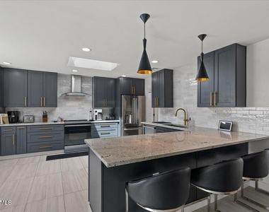7634 N Via De Manana - Photo Thumbnail 12