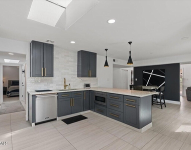 7634 N Via De Manana - Photo Thumbnail 15