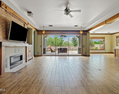 3123 E Cat Balue Drive - Photo Thumbnail 4