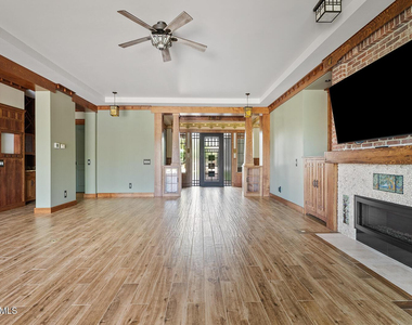 3123 E Cat Balue Drive - Photo Thumbnail 7