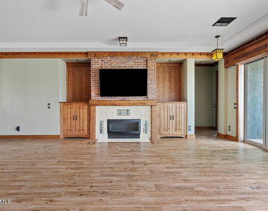 3123 E Cat Balue Drive - Photo Thumbnail 9