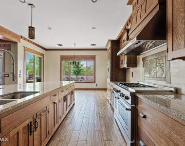 3123 E Cat Balue Drive - Photo Thumbnail 12