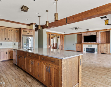 3123 E Cat Balue Drive - Photo Thumbnail 13