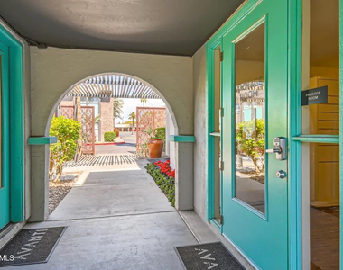 1645 E Thomas Road - Photo Thumbnail 14
