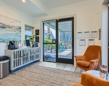 1645 E Thomas Road - Photo Thumbnail 8