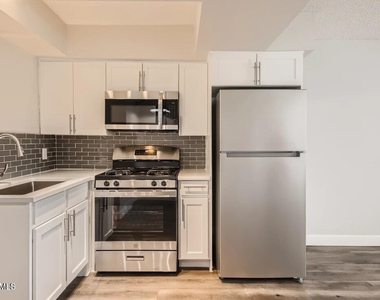 1645 E Thomas Road - Photo Thumbnail 4
