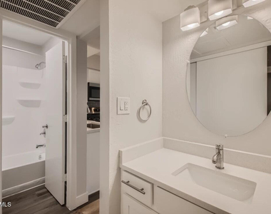 1645 E Thomas Road - Photo Thumbnail 5