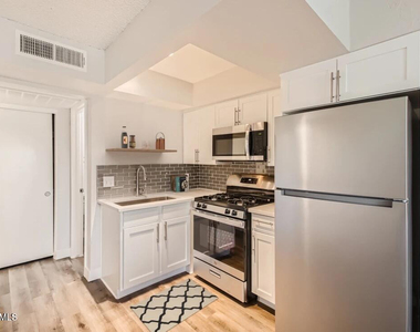 1645 E Thomas Road - Photo Thumbnail 2