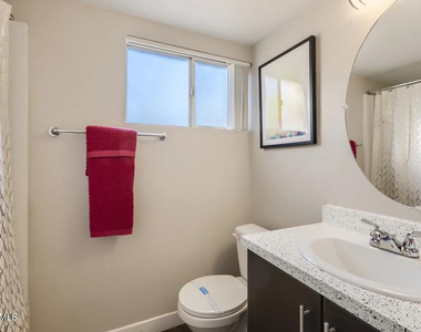 1645 E Thomas Road - Photo Thumbnail 3