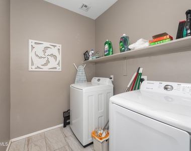 3647 E Horace Drive - Photo Thumbnail 40
