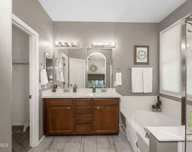3647 E Horace Drive - Photo Thumbnail 18