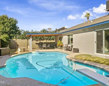 2707 E Louise Drive - Photo Thumbnail 23