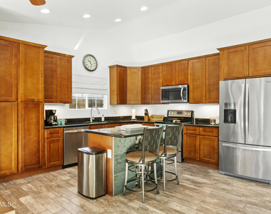 2707 E Louise Drive - Photo Thumbnail 3