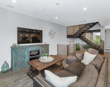 6990 E 6th Street - Photo Thumbnail 4