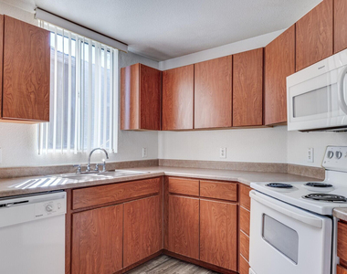 1737 N Central Avenue - Photo Thumbnail 3