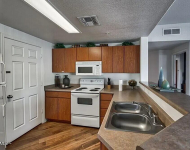 1737 N Central Avenue - Photo Thumbnail 3