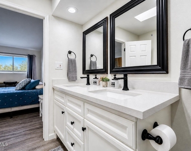 7510 E Thomas Road - Photo Thumbnail 16